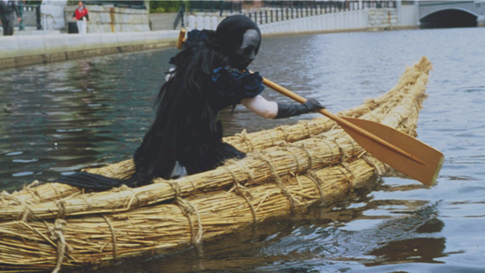 La Llorona performance in pirogi reed boat