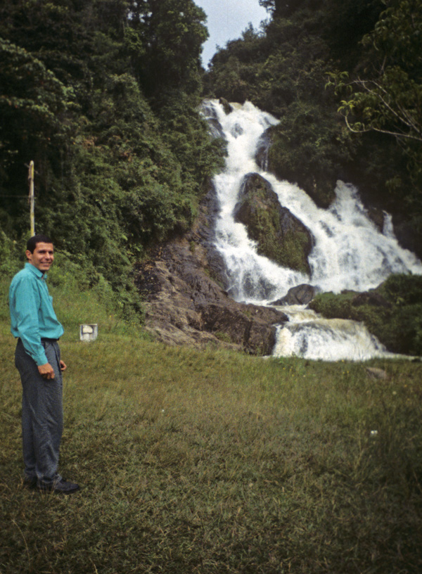 Collaborating Colombian Artist Juan Luis Mesa at the Headwaters of the St. Elena Tributary

photograph